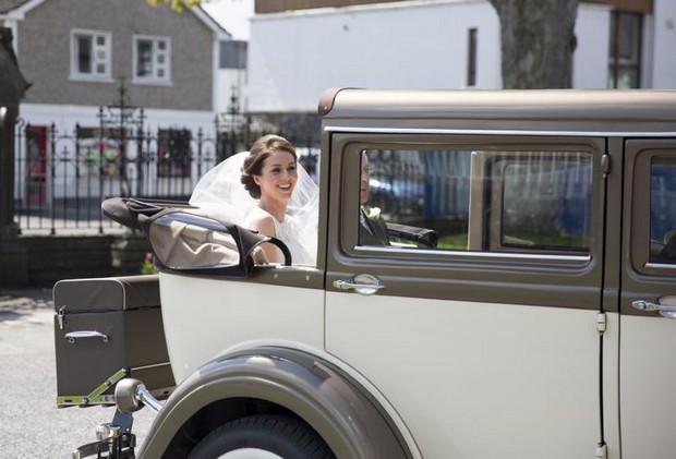 julie-cummins-real-wedding_vintage-wedding-car