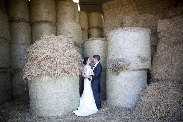 julie_cummins_real-wedding-hay_bales_photos_2
