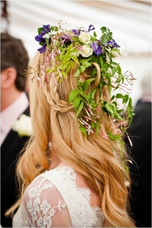 fresh-flower-hair-down-wedding-hairstyle
