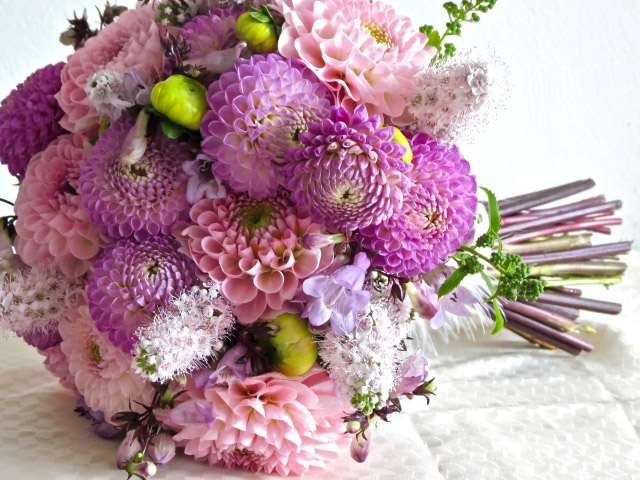 dahlia-wedding-bouquet