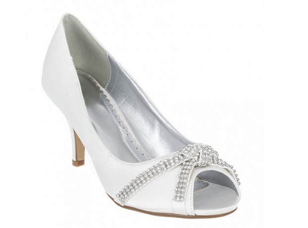 glamorous-white-low-heel-rhinestone-wedding-shoe