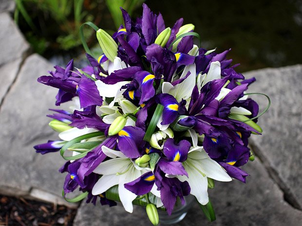 iris-white-lily-bouquet