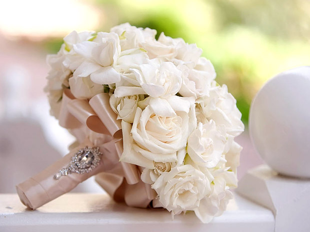 white-gardenia-rose-bouquet