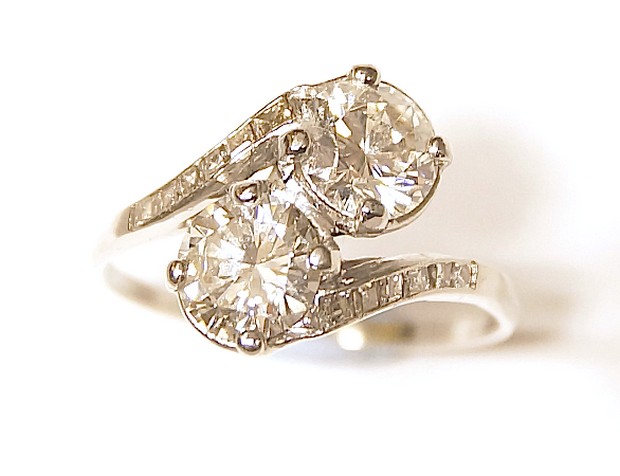 2-diamond-engagement-ring-carolclarke