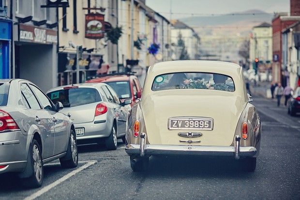 38-vintage-beige-wedding-car-ireland