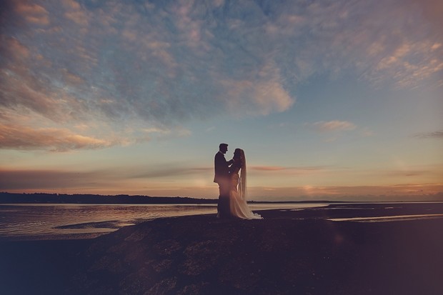 45-fine-art-wedding-photography-sunset-bride-groom