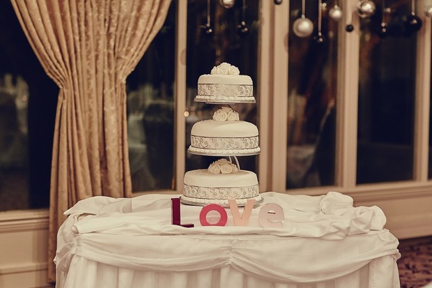 52-three-tier-winter-wedding-cake-silver