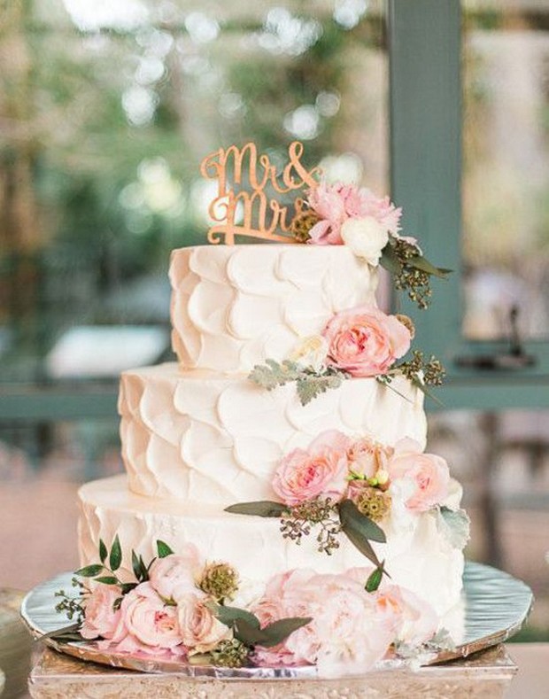 romantic_white_rose_wedding_Cake_mr_mrs_topper