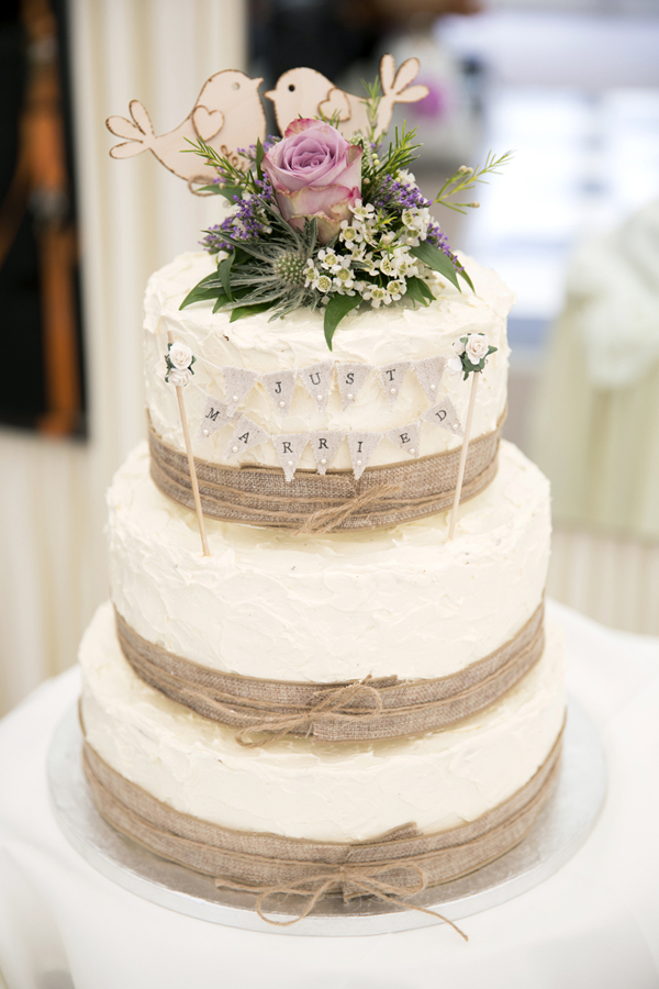 rustic_burlap_wedding_cake_bunting_topper