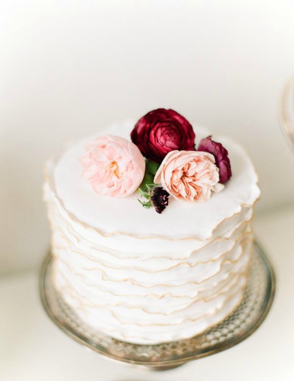 simple_single_tier_ruffle_wedding_Cake