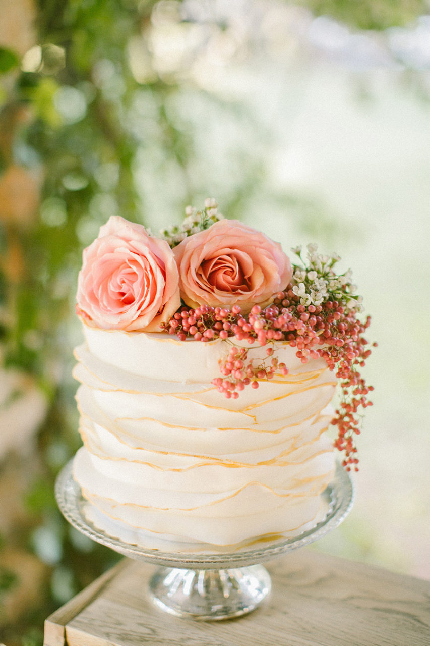single_tier_tall_ruffle_wedding_Cake_trends_2015