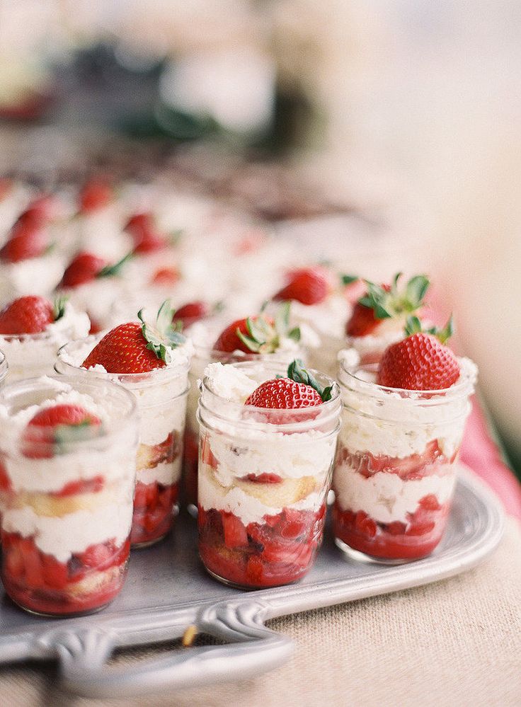 strawberry_shortcake_individual_wedding_desserts_mason_jars
