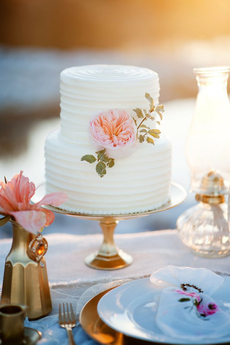 two_tier_white_Wedding_Cake_romantic