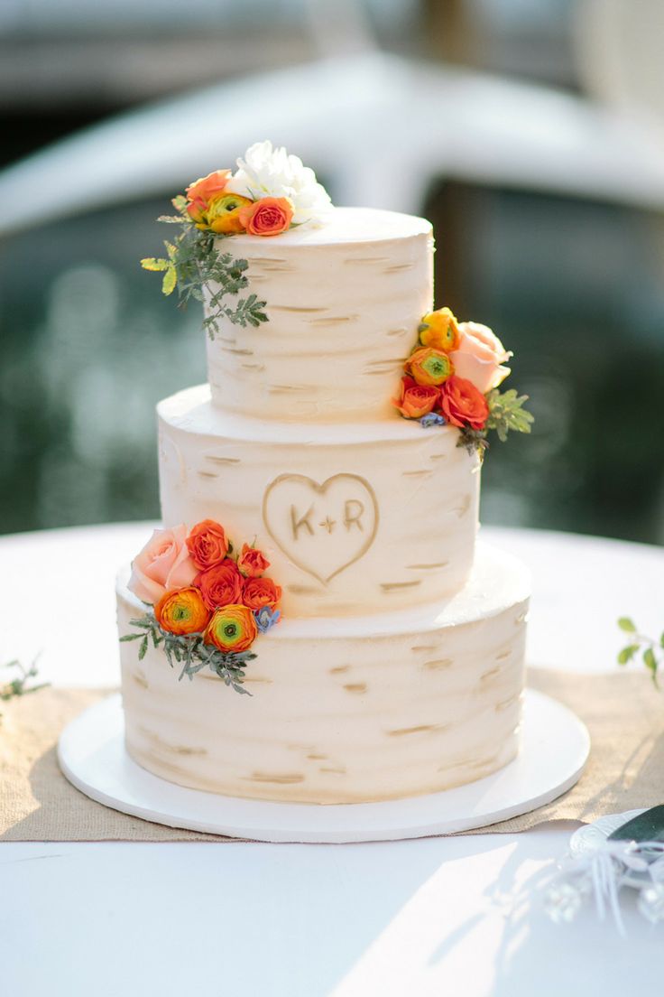 wood_like_faux_Wedding_cake_eco_chic_wedding_trends_2015