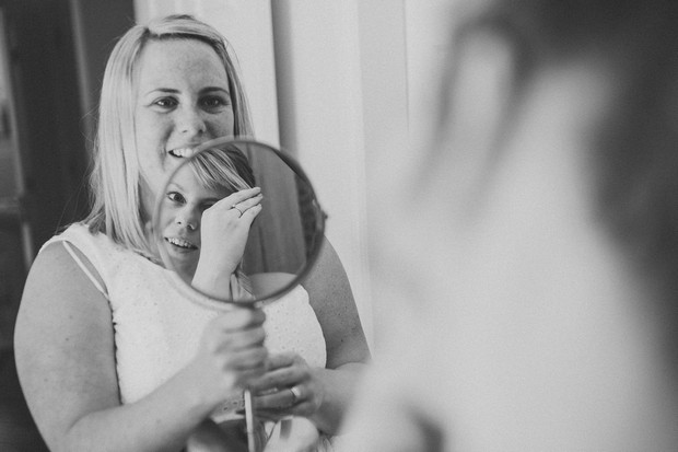 showing-bride-make-up-in-mirror