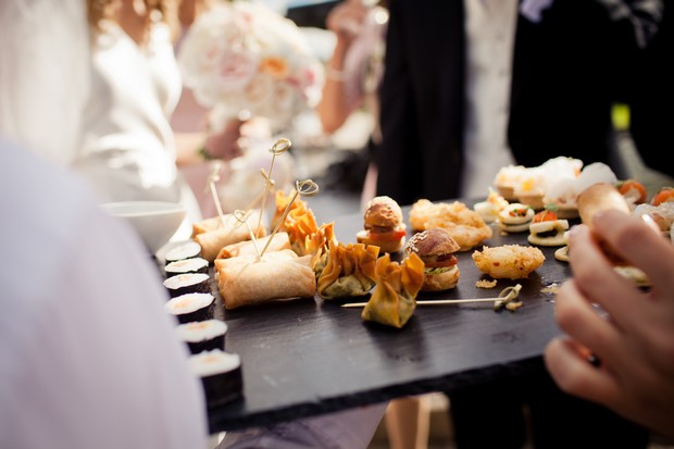 wedding-canapes-outdoors