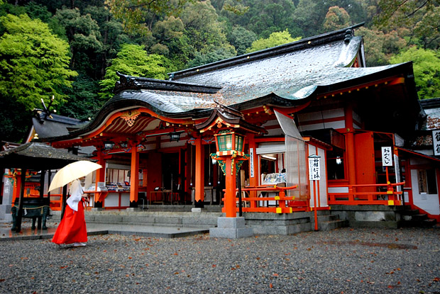 Kumano-Nachi-Taisha-wedding-japan