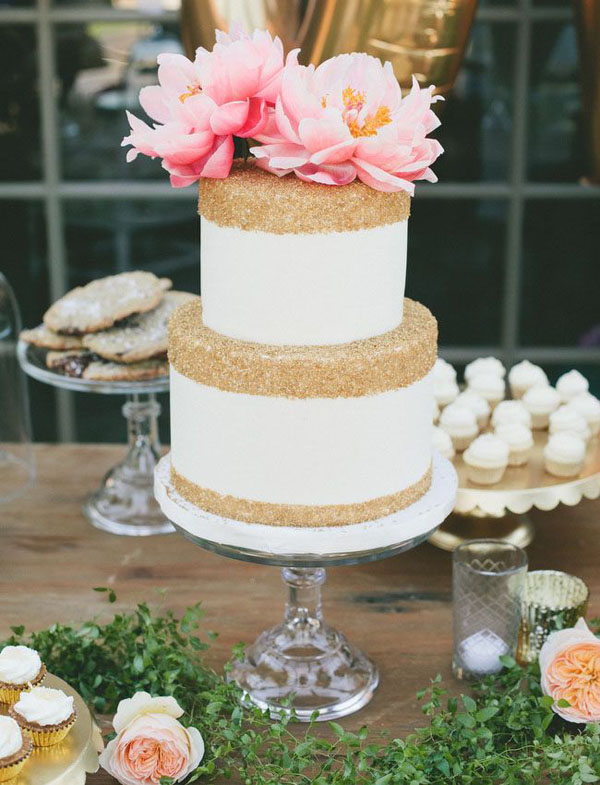 gold-glittery-wedding-cake