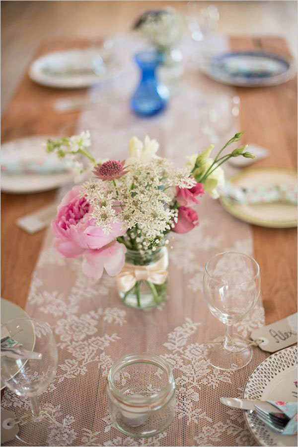 lace-table-runner-wedding