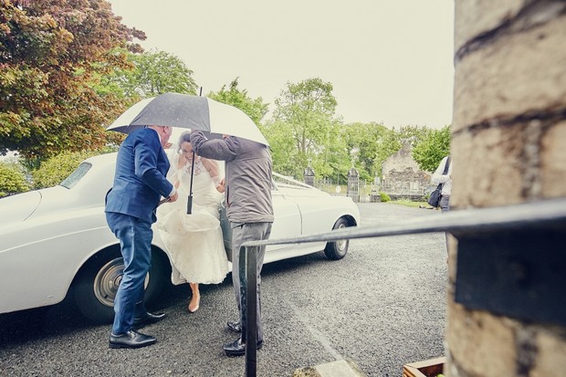 rainy-day-wedding-bride-getting-out-of-car