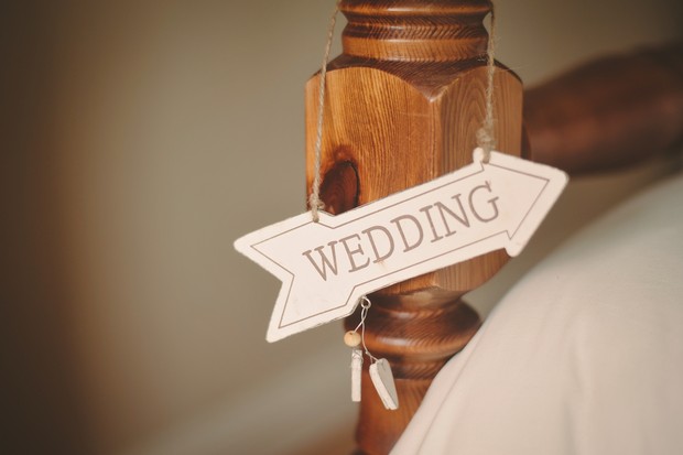 wedding-arrow-sign
