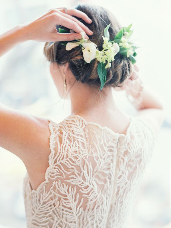 bridal-braid-with-fresh-flowers