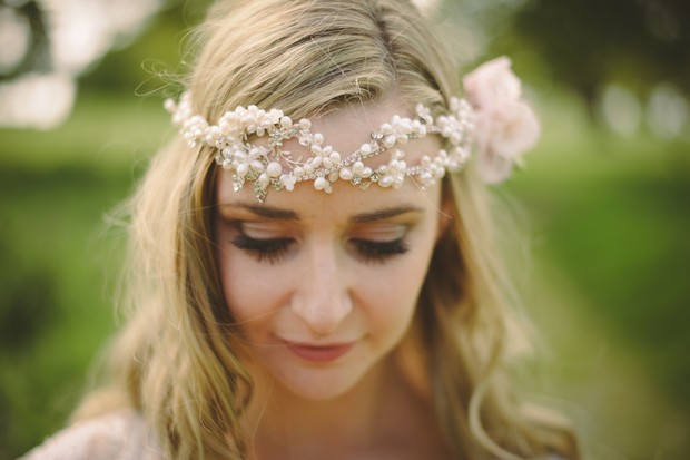 bride-hair-down-pearl-weave-headband-boho-style