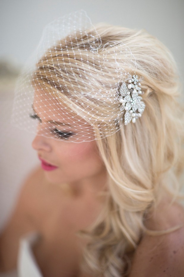 bride-with-birdcage-veil-and-diamante-hairpiece