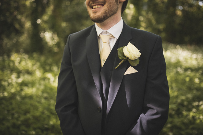 groom-style-wedding-photography-cream-rose