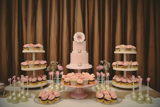 romantic-pink-pearl-white-wedding-dessert-table-cake-pops (2)