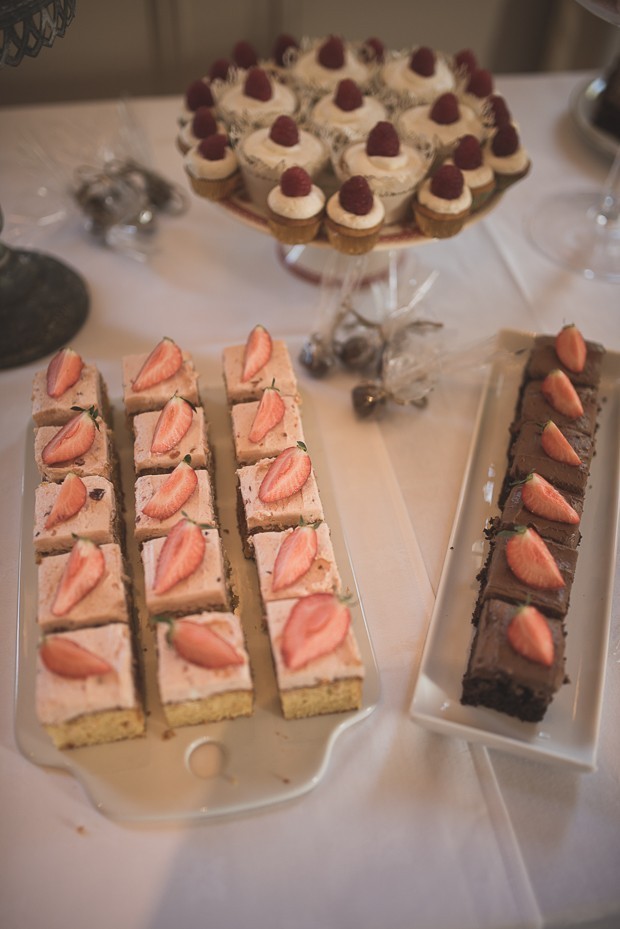 wedding-dessert-table-mini-personal-cakes- (1)