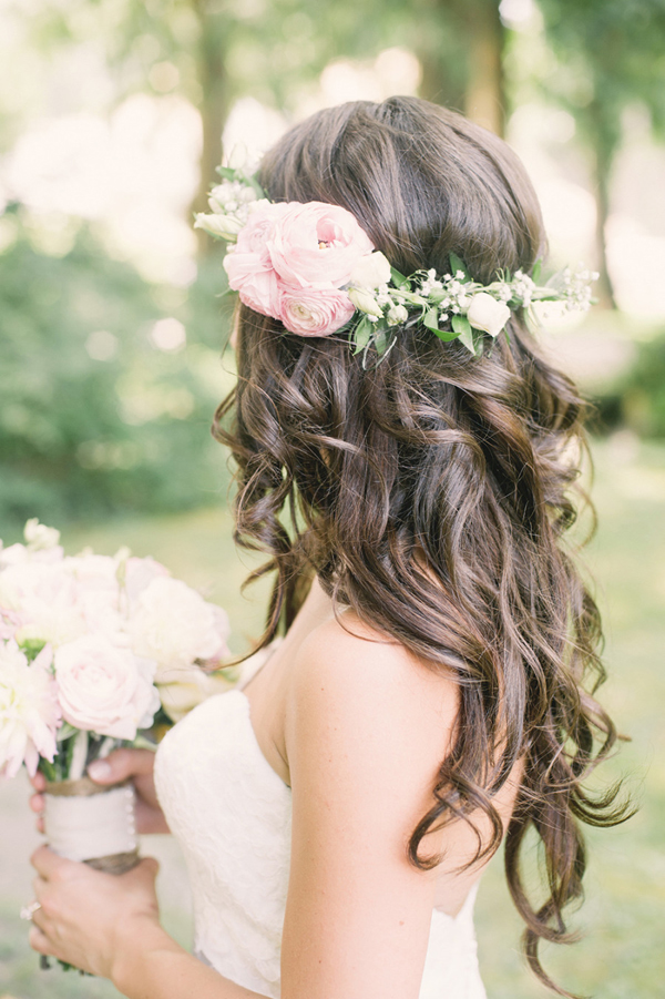 wedding-hair-loose-waves-floral-crown