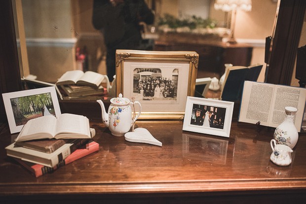 wedding-photo-display-table-frames-vintage