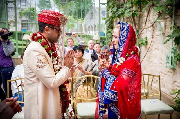 beautiful-hindu-wedding-ceremony-ireland-red-blue