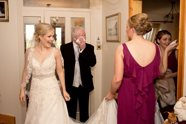 father-of-the-bride-first-look-photo-emotional (1)