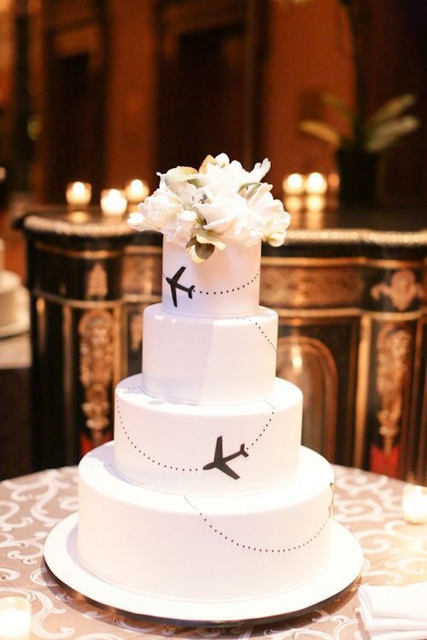 travel-theme-wedding-cake