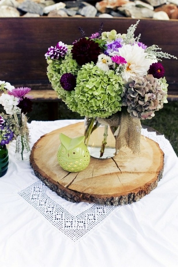 tree-trunk-slice-base-wedding-centerpiece