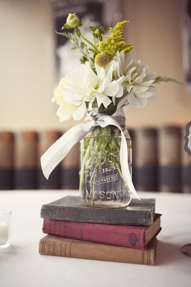 vintage-wedding-centerpiece-ideas-books-mason-jar