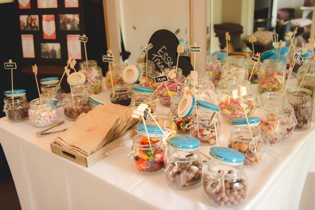 fun-sweet-table-wedding-jars-display