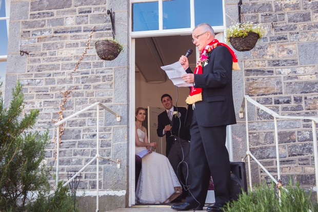 outdoor-wedding-speeches-set-up (4)