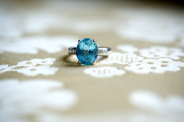 vintage-style-engagement-rings-blue-sapphire-round