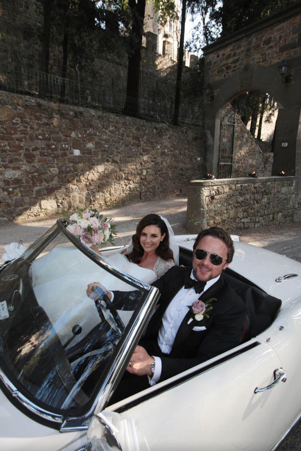 lisa-cannon-richard-keatley-wedding-driving-car