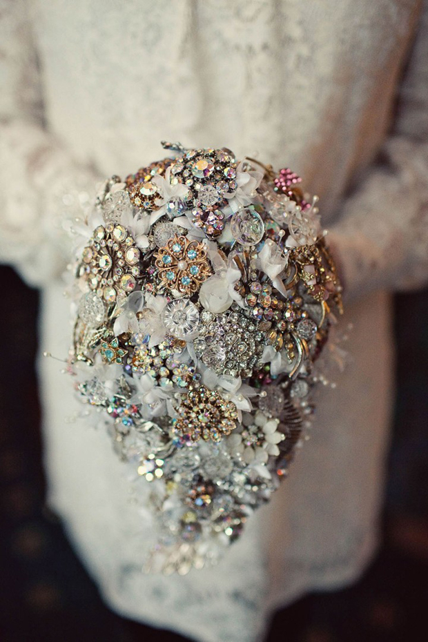 colourful-vintage-inspired-brooch-bouquet
