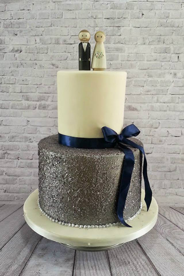 maria's-cakes-silver-ivory-wedding-cake
