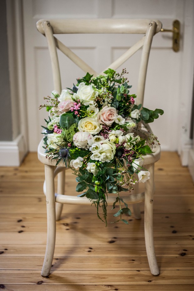 5_Oversized_Winter_Rose_Wedding_Bouquet_White_Green