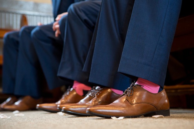 7-groomsmen-brown-leather-shoes-pink-socks