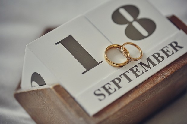 2-block-calendar-wedding-rings