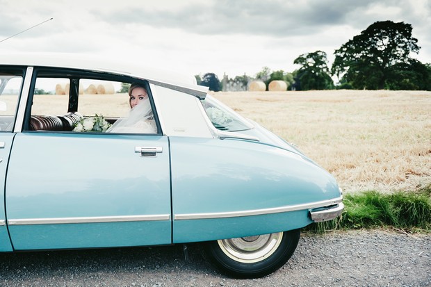 25_Vintage_blue_renault_citron_wedding_car_serenity (3)