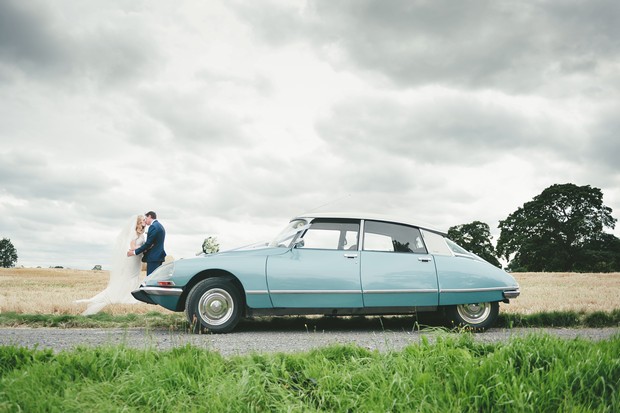25_Vintage_blue_renault_citron_wedding_car_serenity (5)