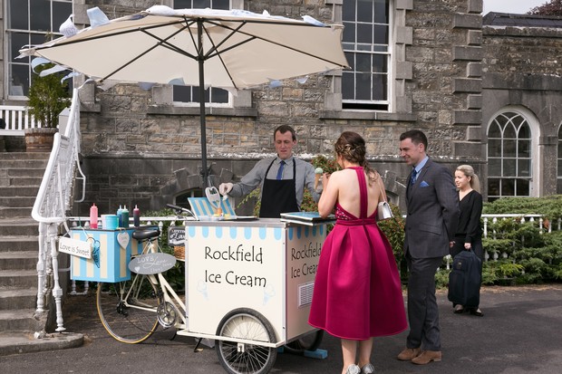 29_rockfield_ice_cream_post_wedding_ceremony_vintage_bicycle